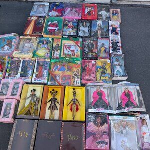 Lot of vintage Barbies